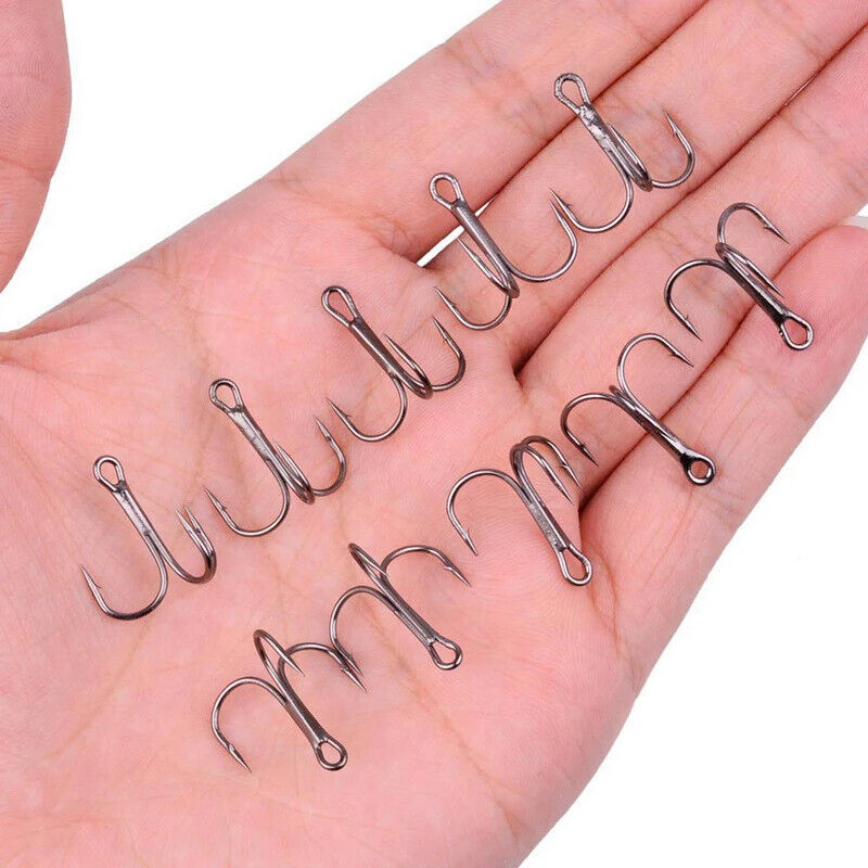 50 x HIGH CARBON STEEL TREBLE FISHING HOOKS IN BOX