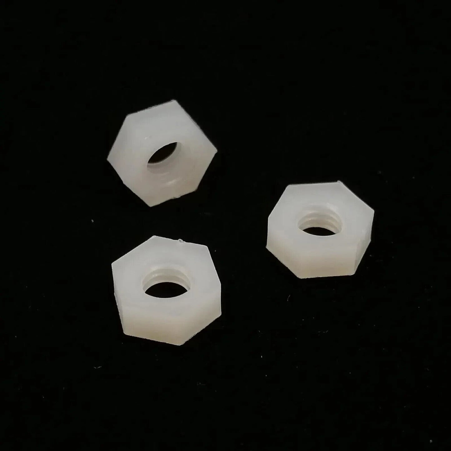 300 x NYLON PHILIPS ROUND HEAD SCREW SET, M2 M2.5 M3 WHITE GASKET PLASTIC NUT