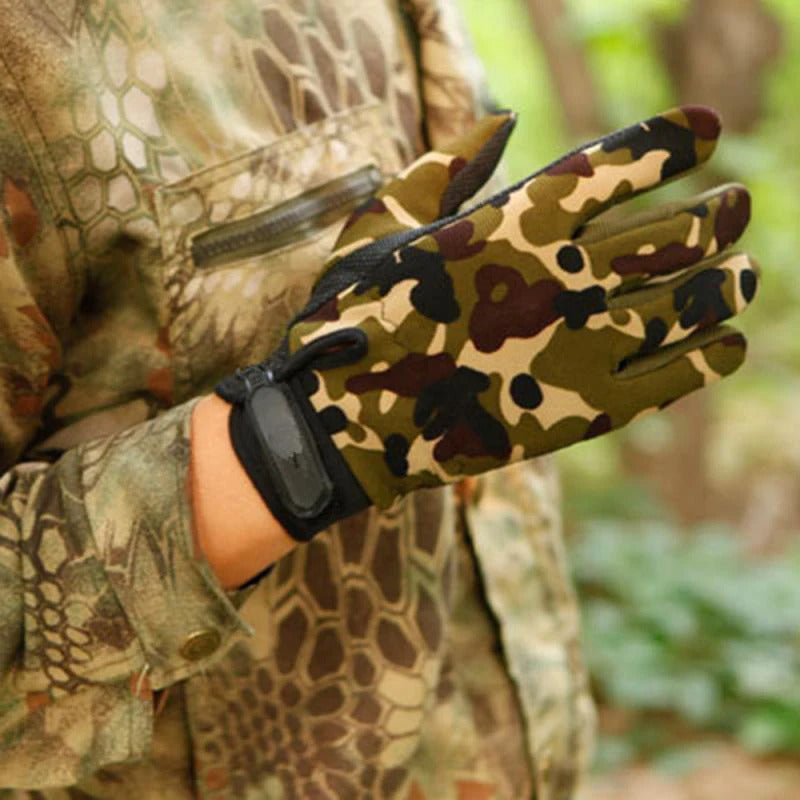 LIGHTWEIGHT BREATHABLE FISHING GLOVES - CAMO & BLACK